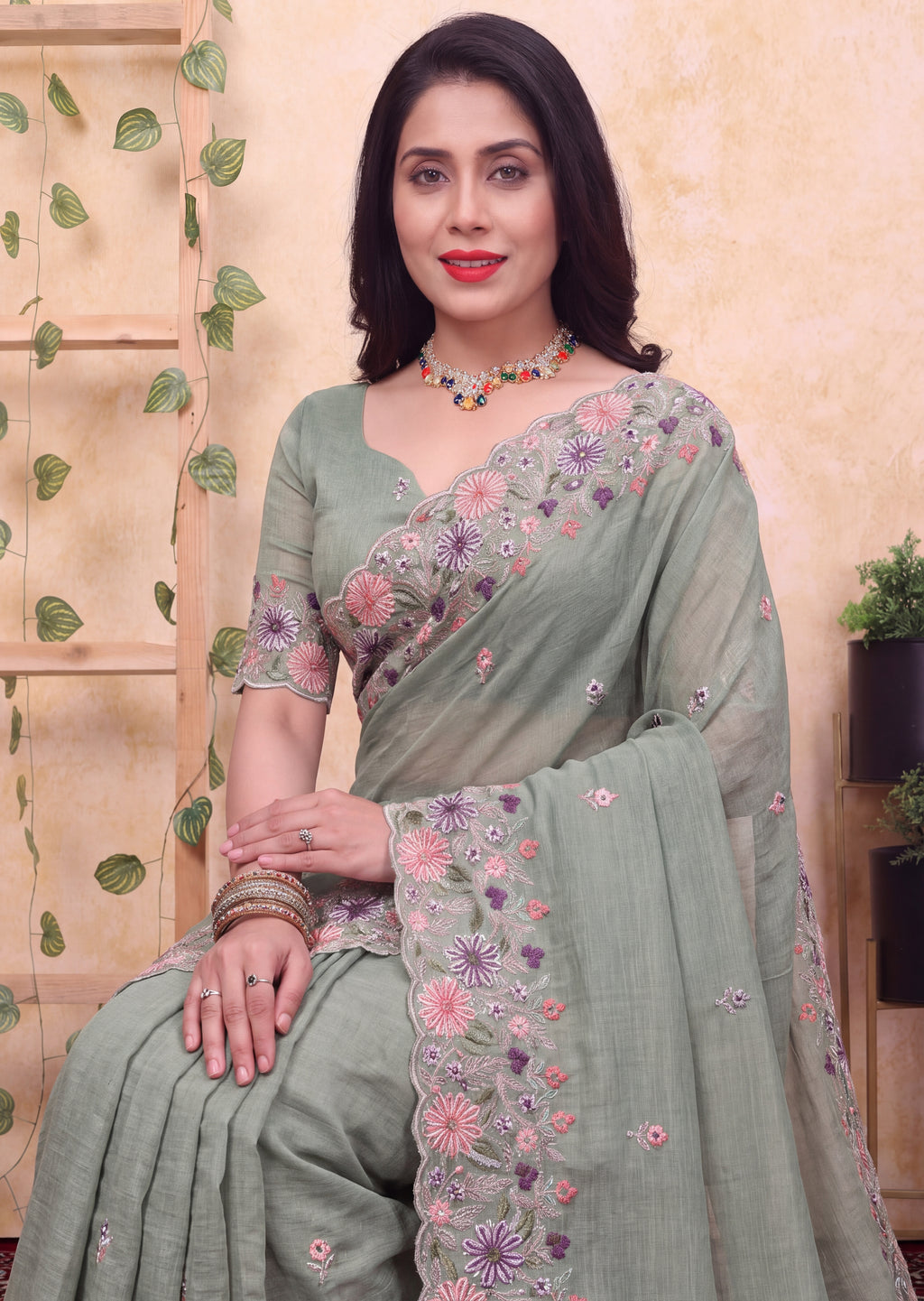 Floral Embroidery Two-Tone Crunchy Tissue Saree