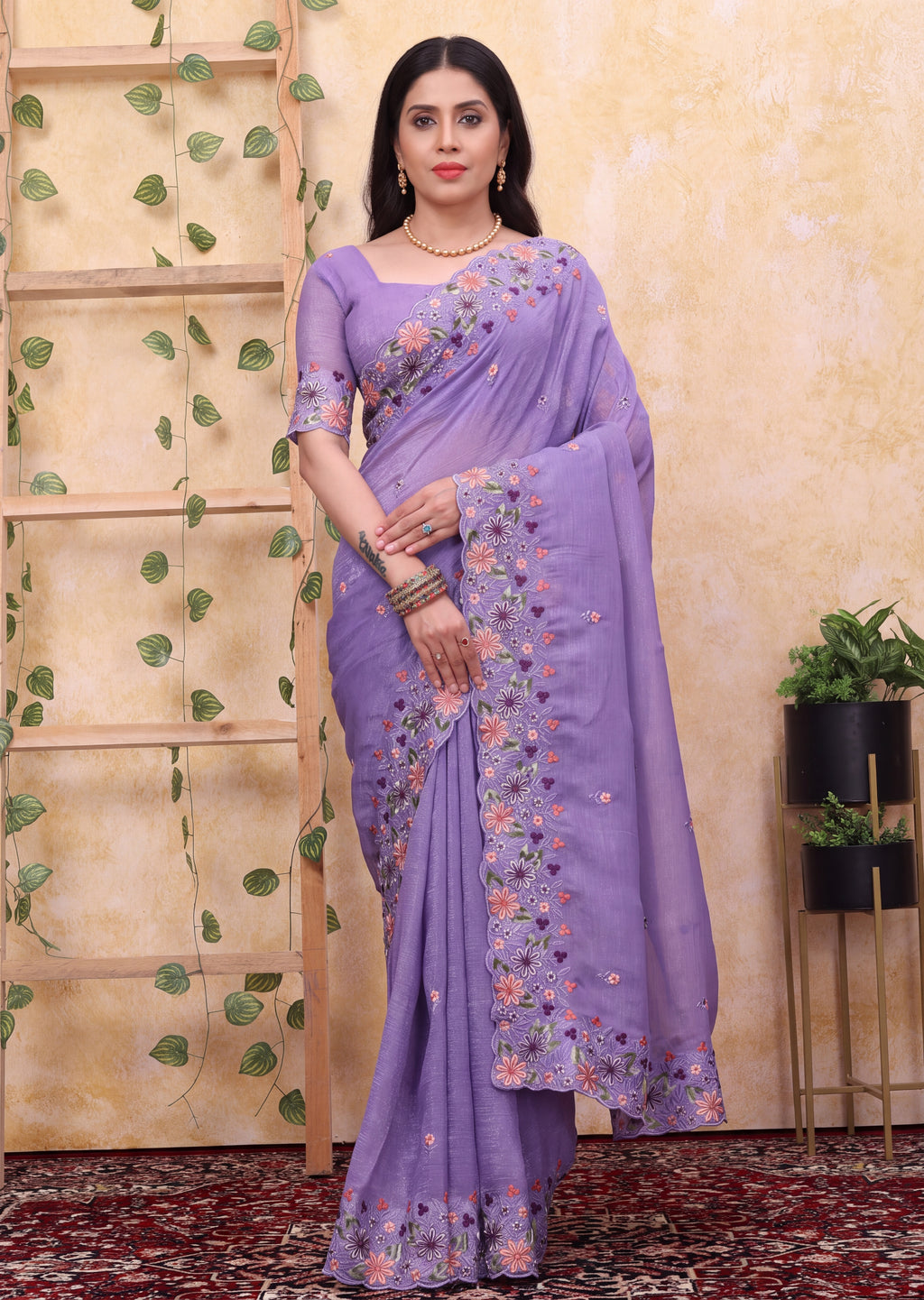 Floral Embroidery Two-Tone Crunchy Tissue Saree