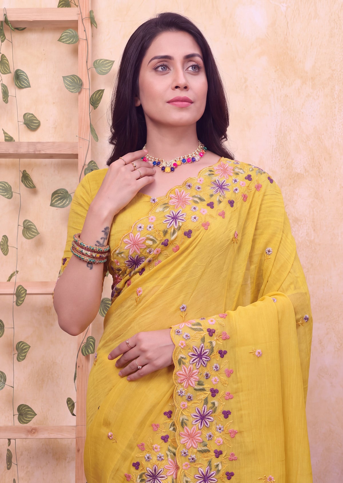 Floral Embroidery Two-Tone Crunchy Tissue Saree