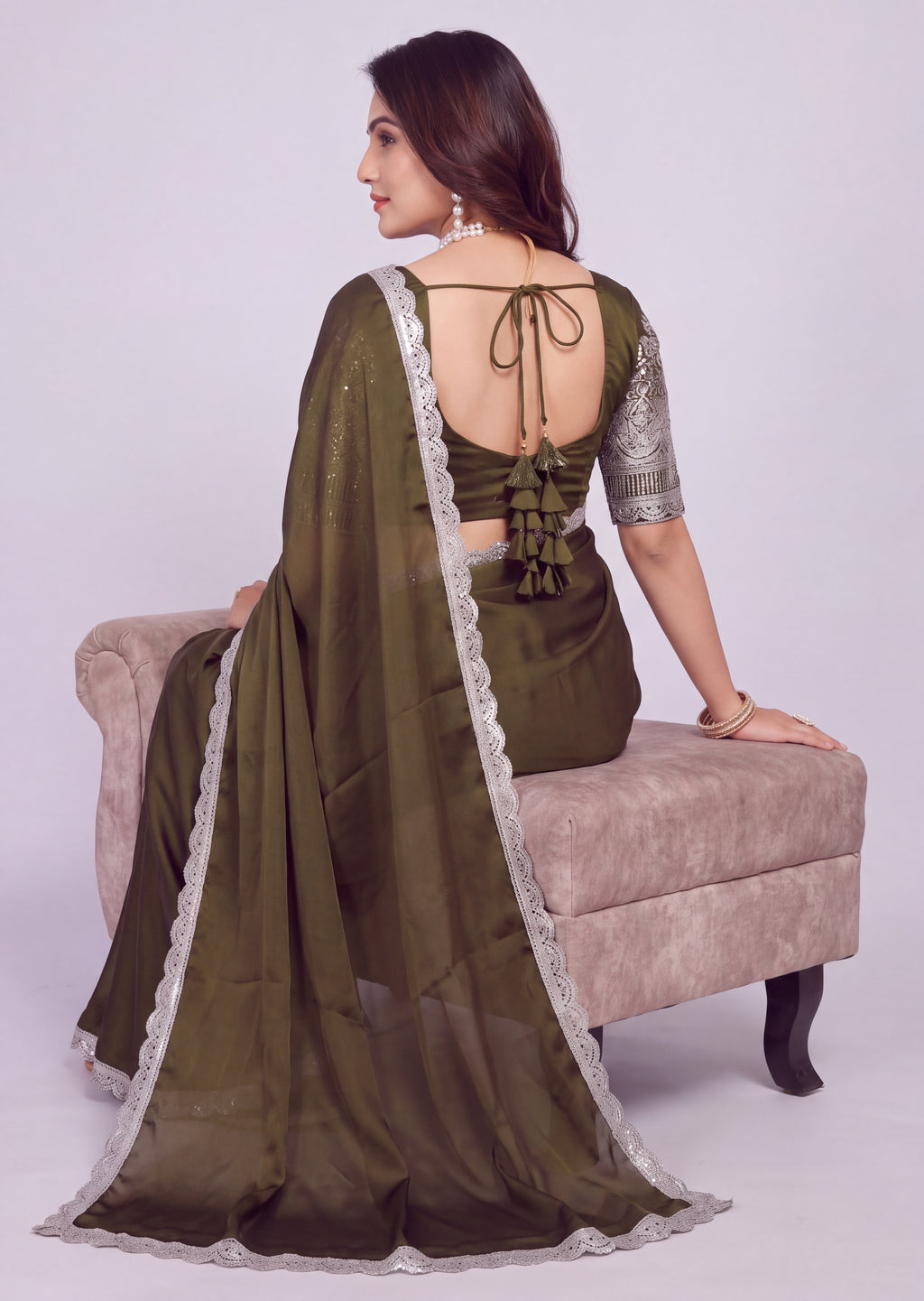 Delicate Embroidery Scalloped Border Rangoli Saree