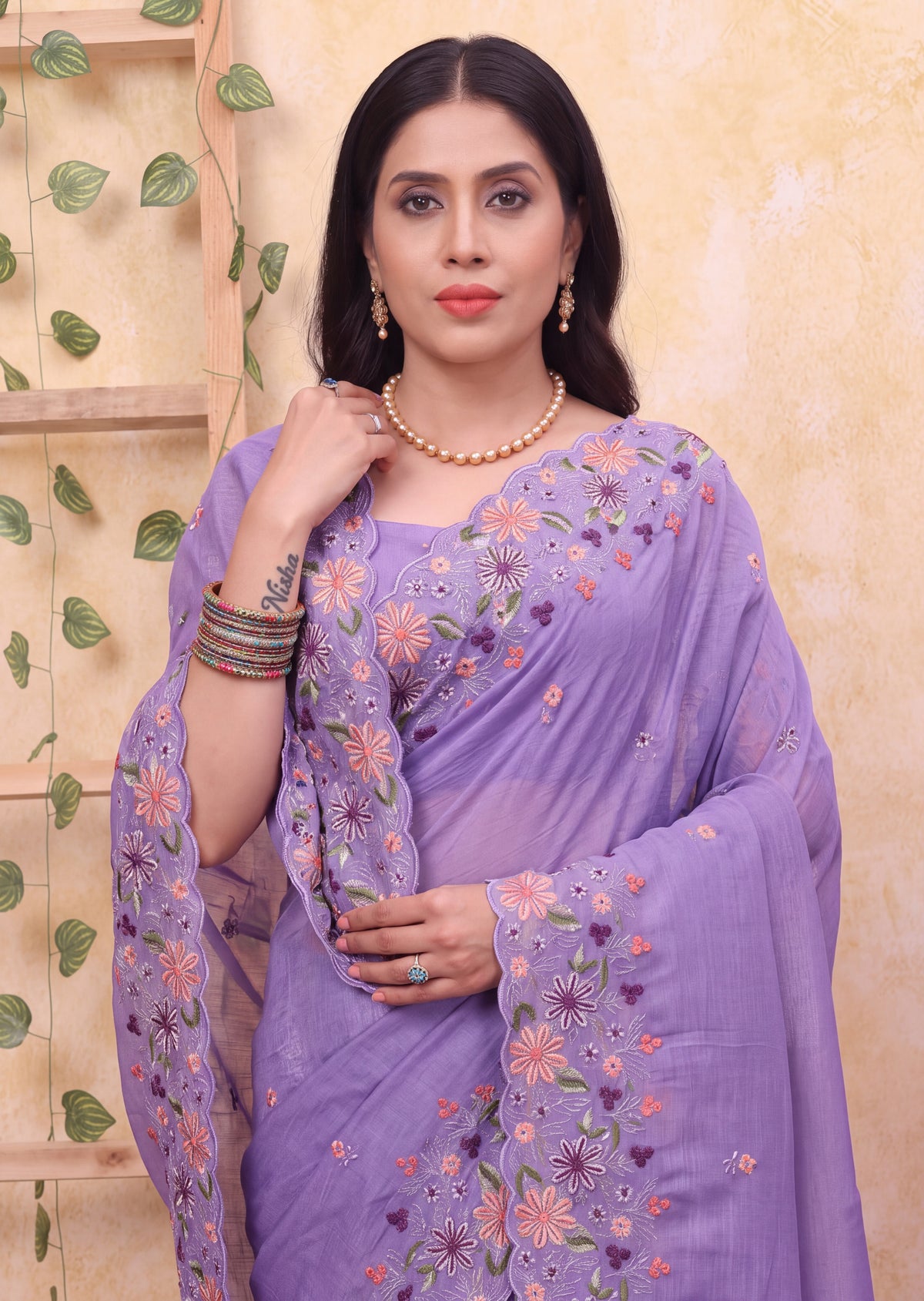 Floral Embroidery Two-Tone Crunchy Tissue Saree