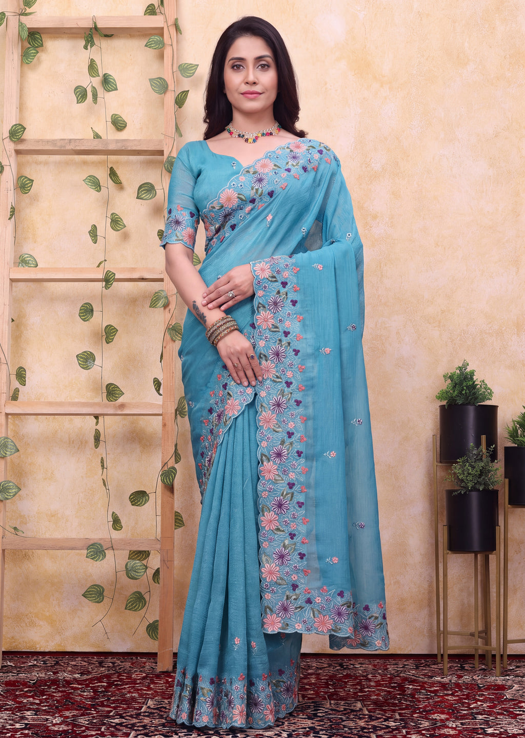 Floral Embroidery Two-Tone Crunchy Tissue Saree