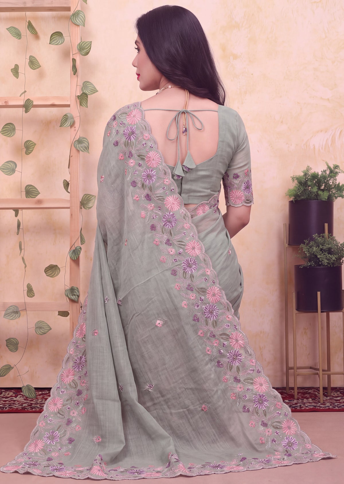 Floral Embroidery Two-Tone Crunchy Tissue Saree