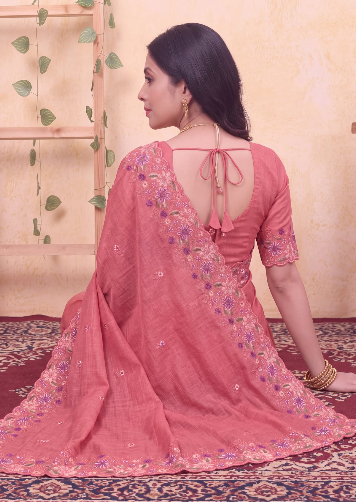 Floral Embroidery Two-Tone Crunchy Tissue Saree