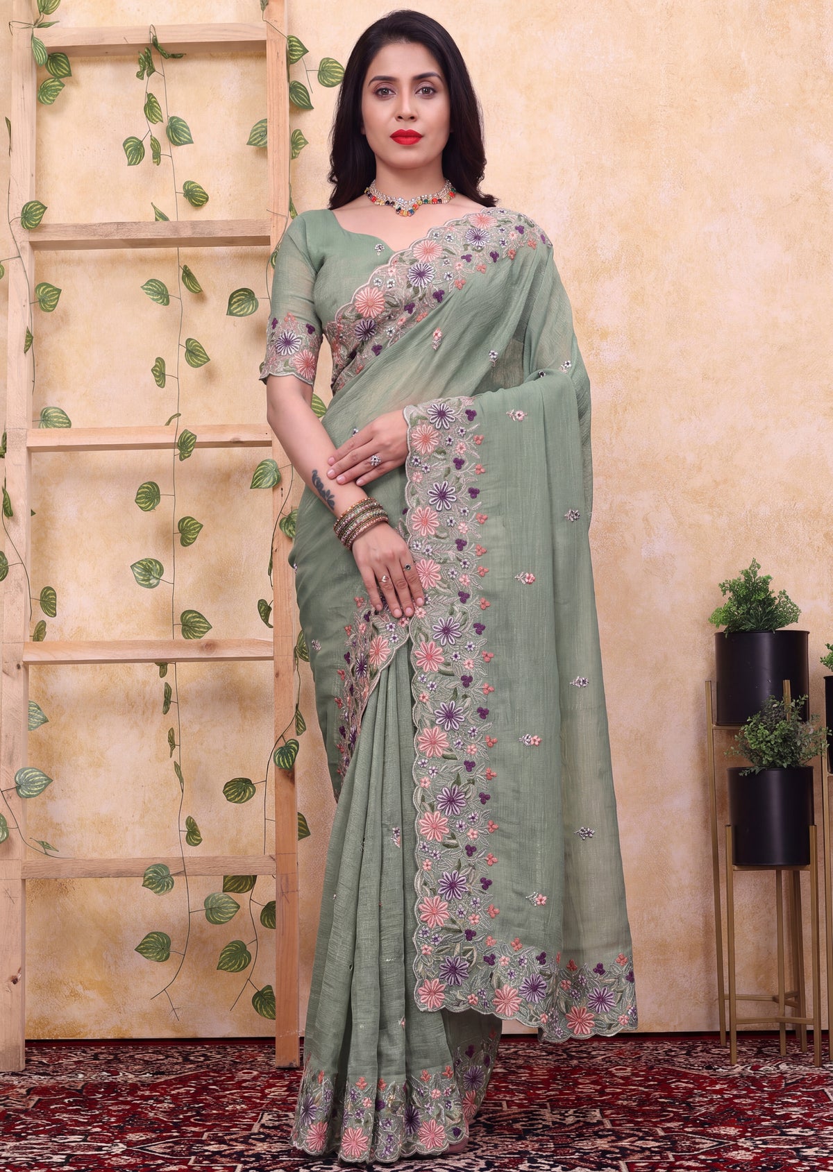 Floral Embroidery Two-Tone Crunchy Tissue Saree