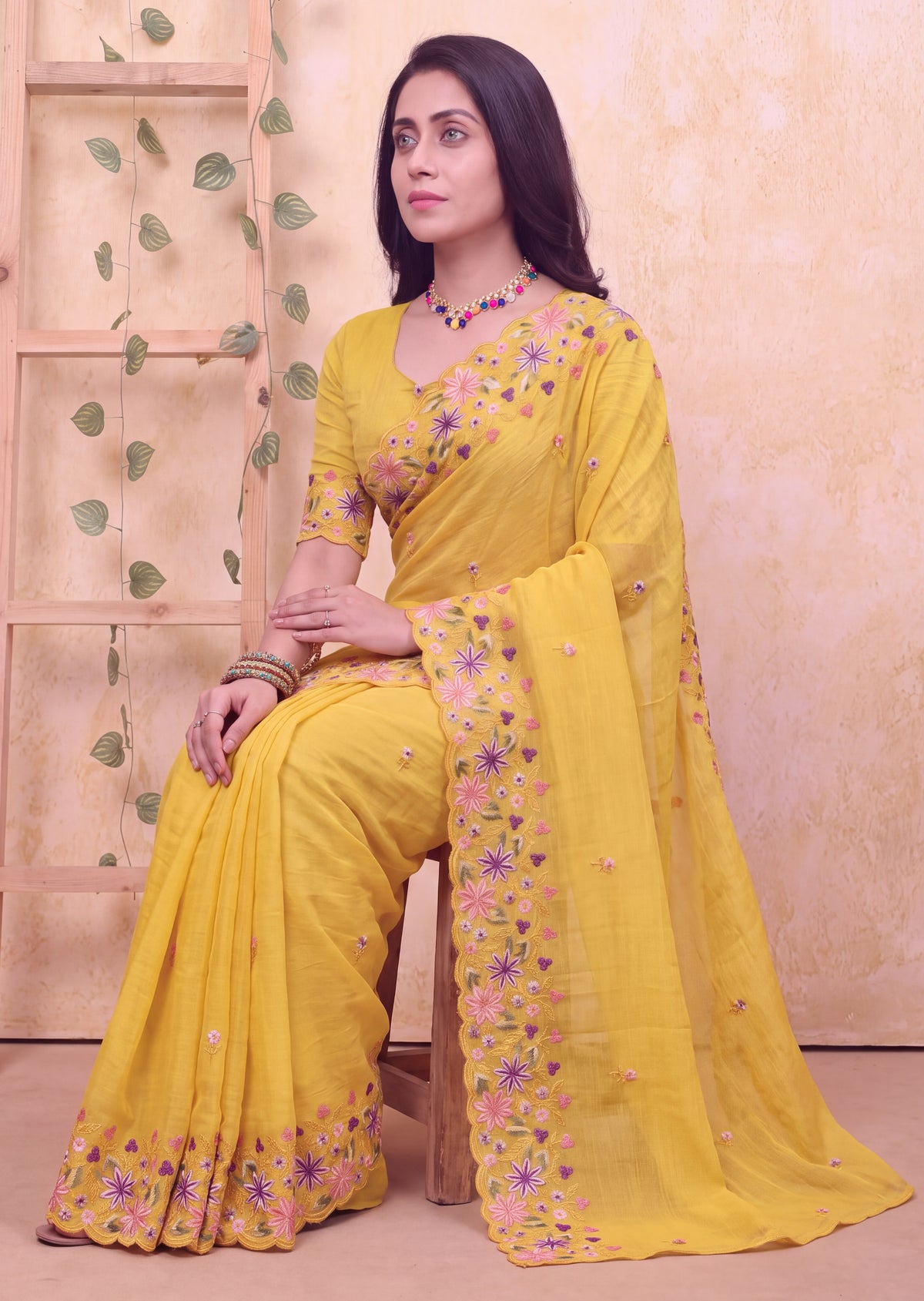 Floral Embroidery Two-Tone Crunchy Tissue Saree
