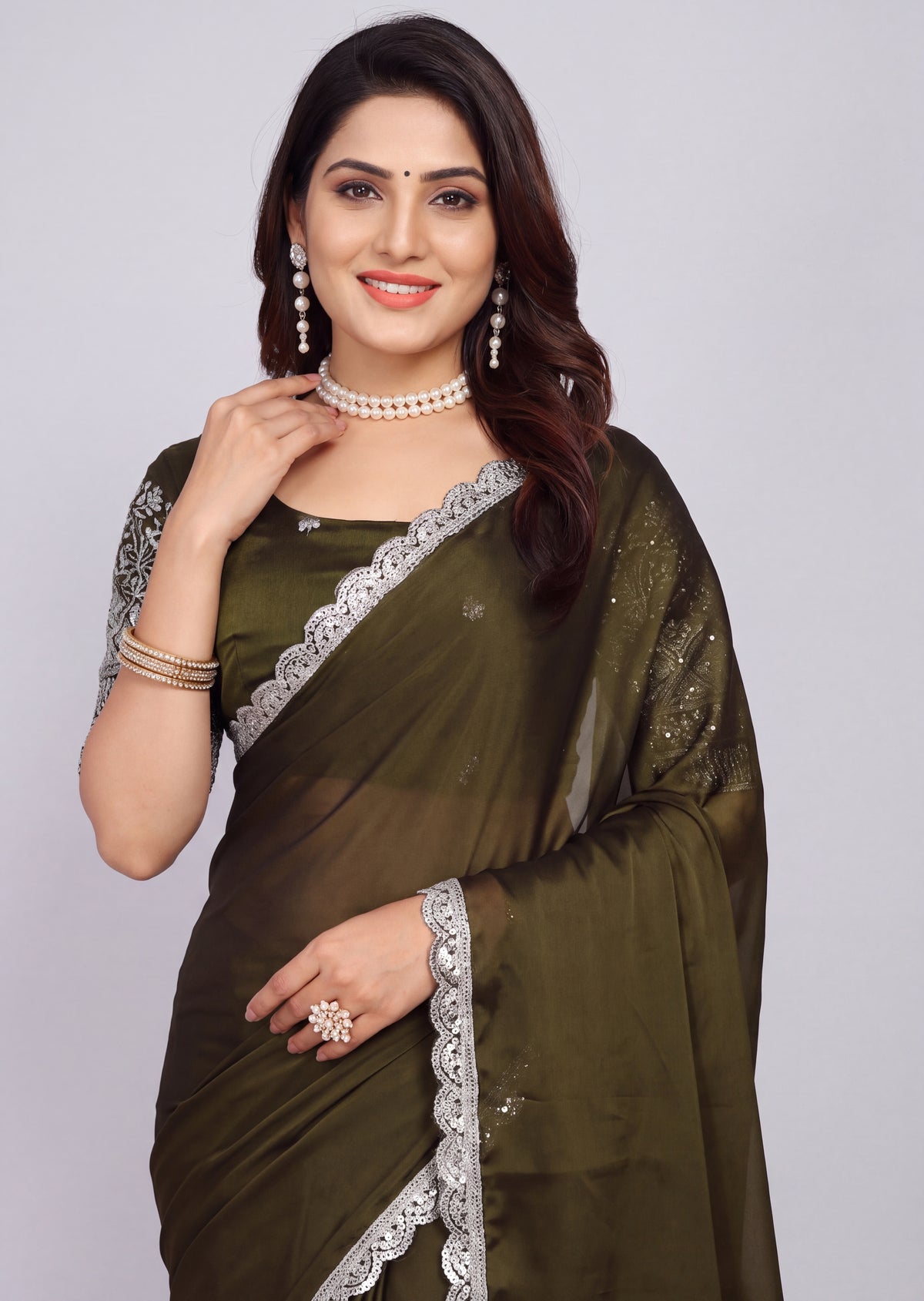 Delicate Embroidery Scalloped Border Rangoli Saree