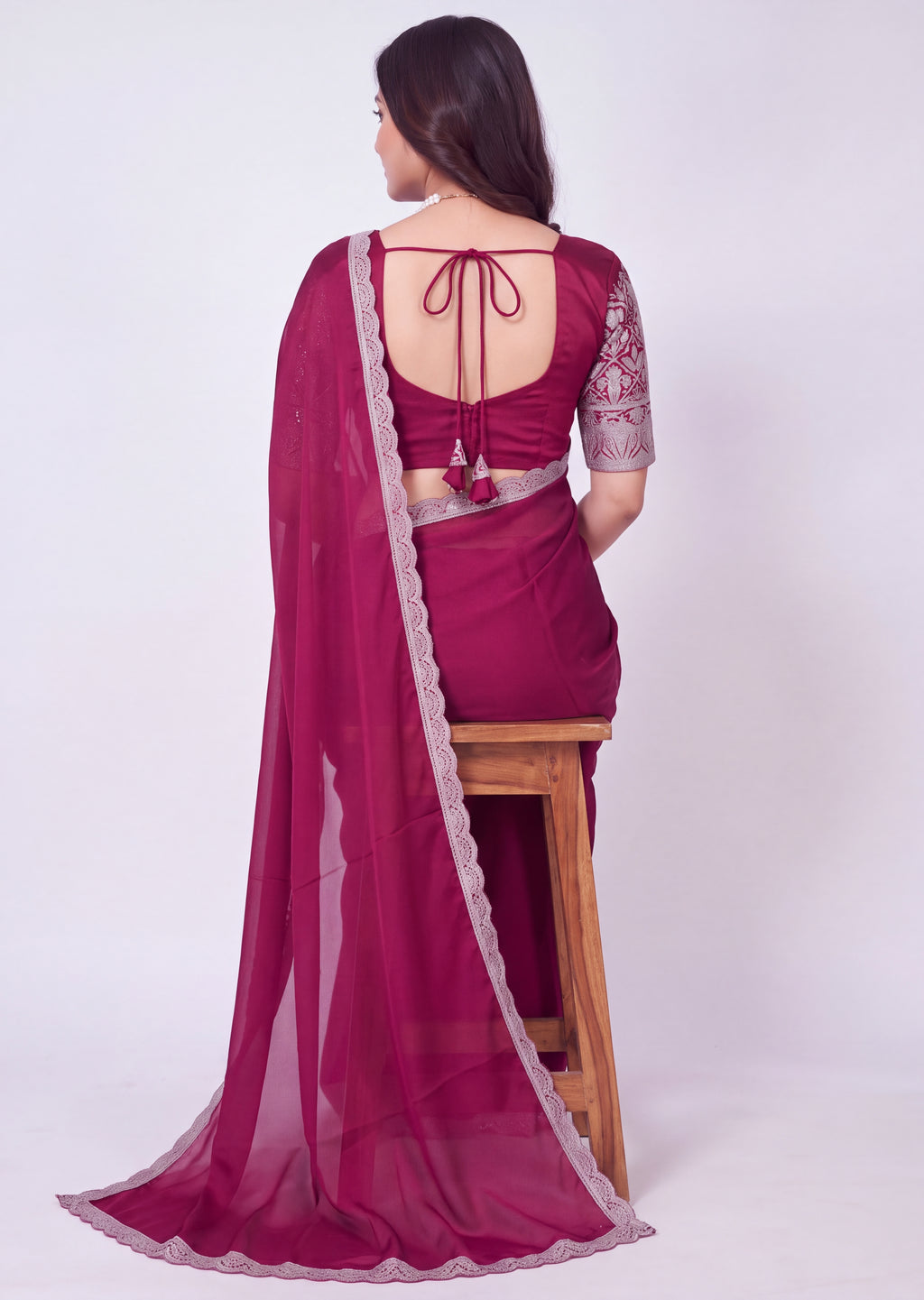 Delicate Embroidery Scalloped Border Rangoli Saree