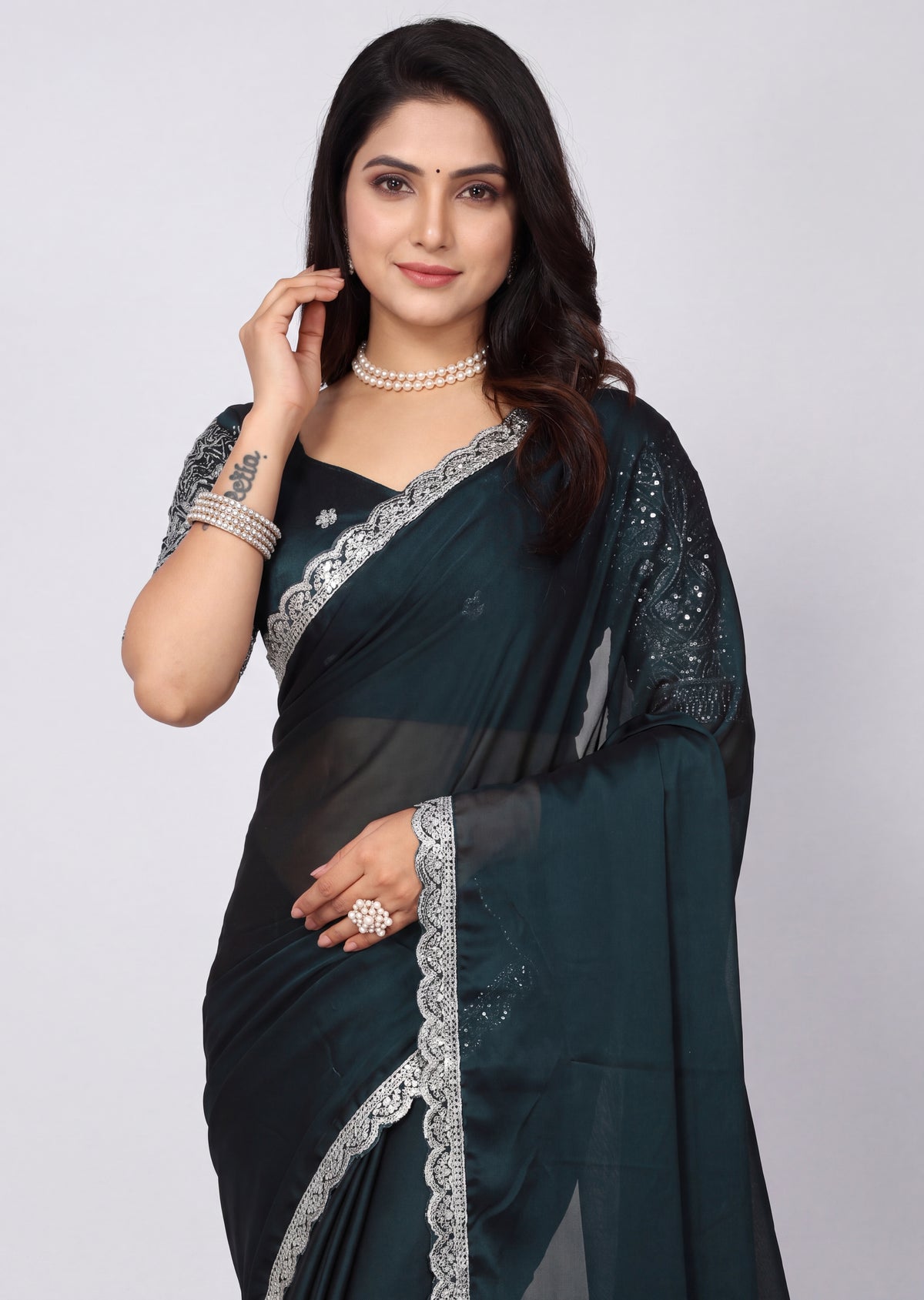 Delicate Embroidery Scalloped Border Rangoli Saree