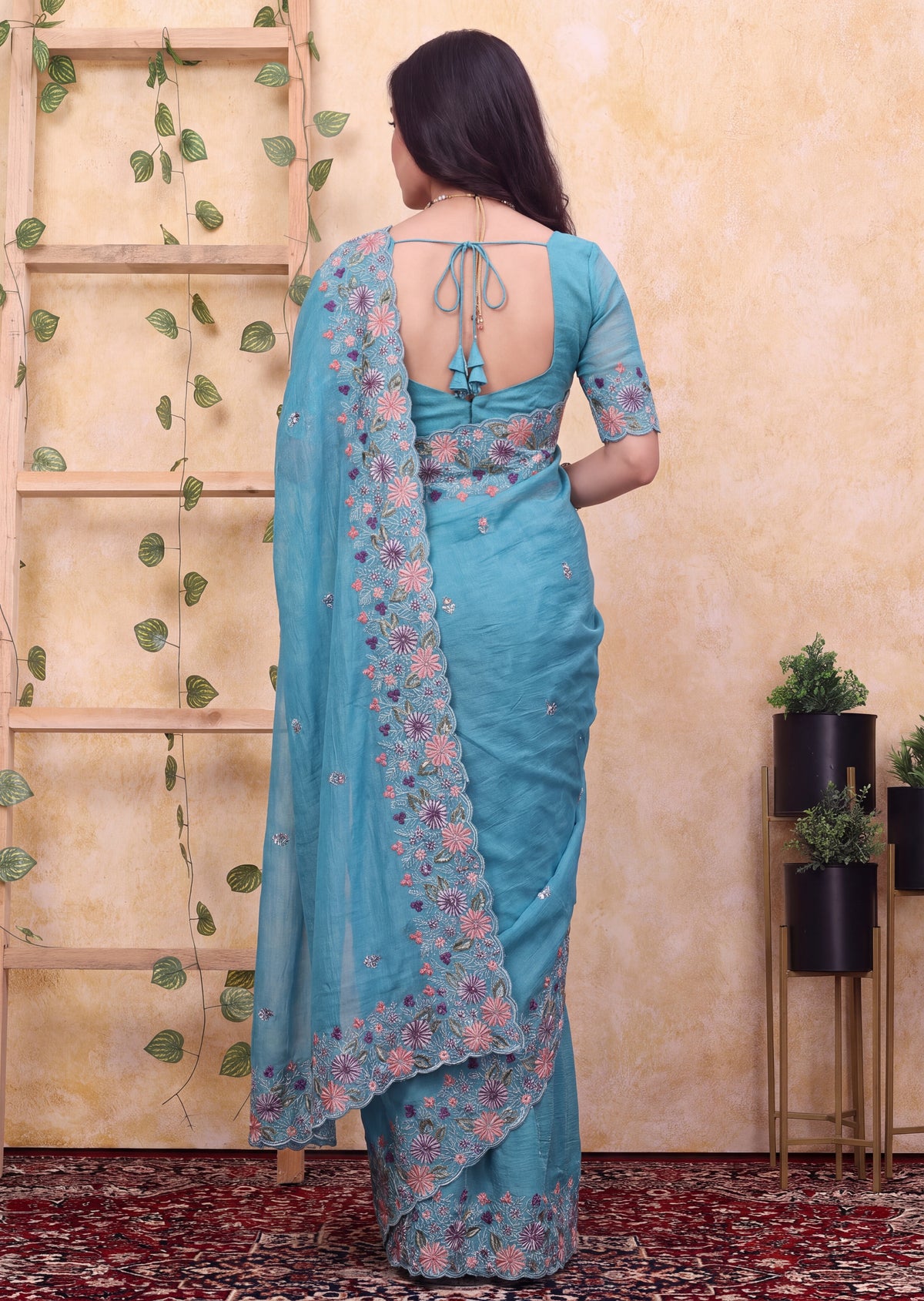 Floral Embroidery Two-Tone Crunchy Tissue Saree