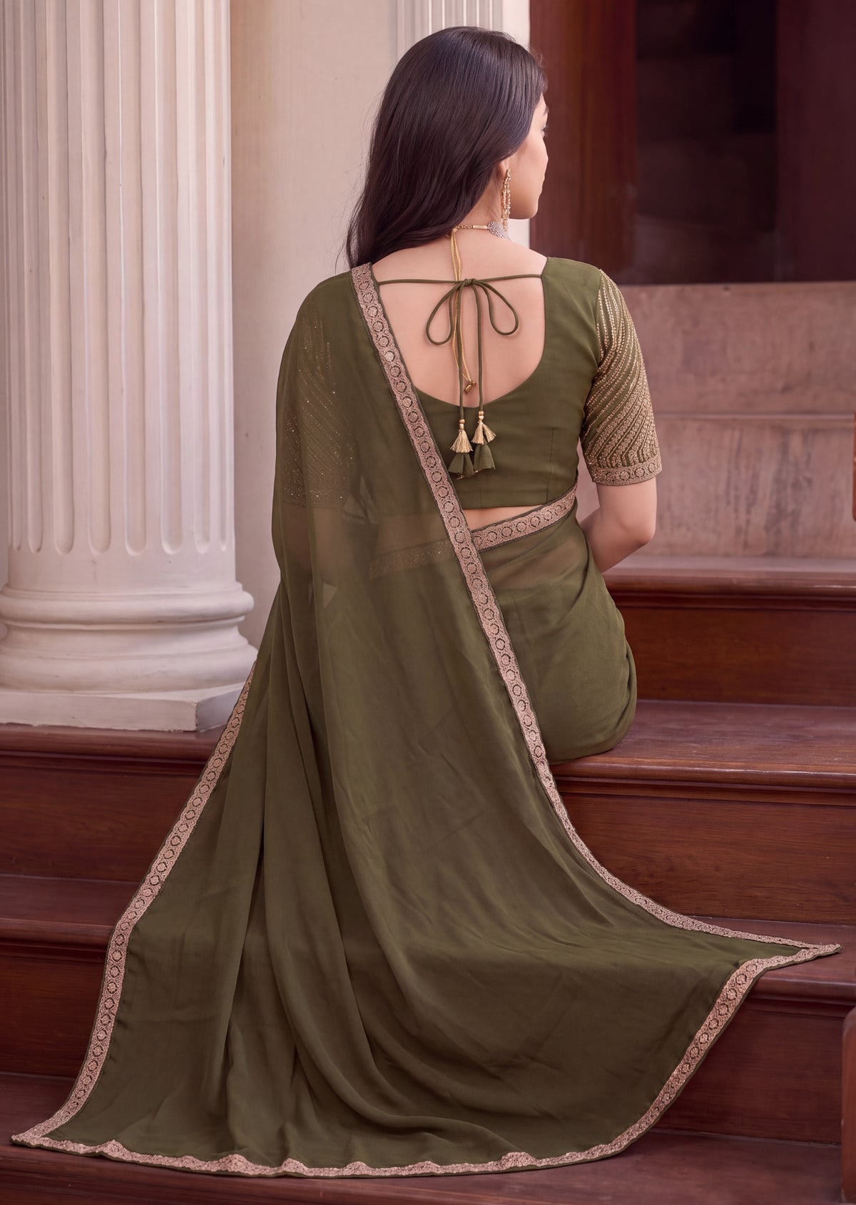 Scalloped Floral Elegant Rangoli Saree