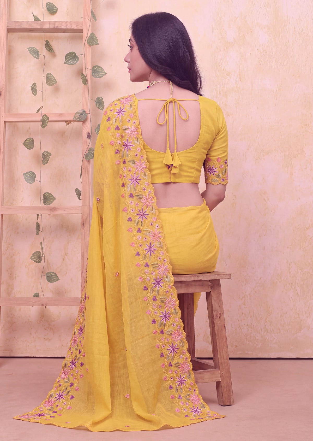 Floral Embroidery Two-Tone Crunchy Tissue Saree