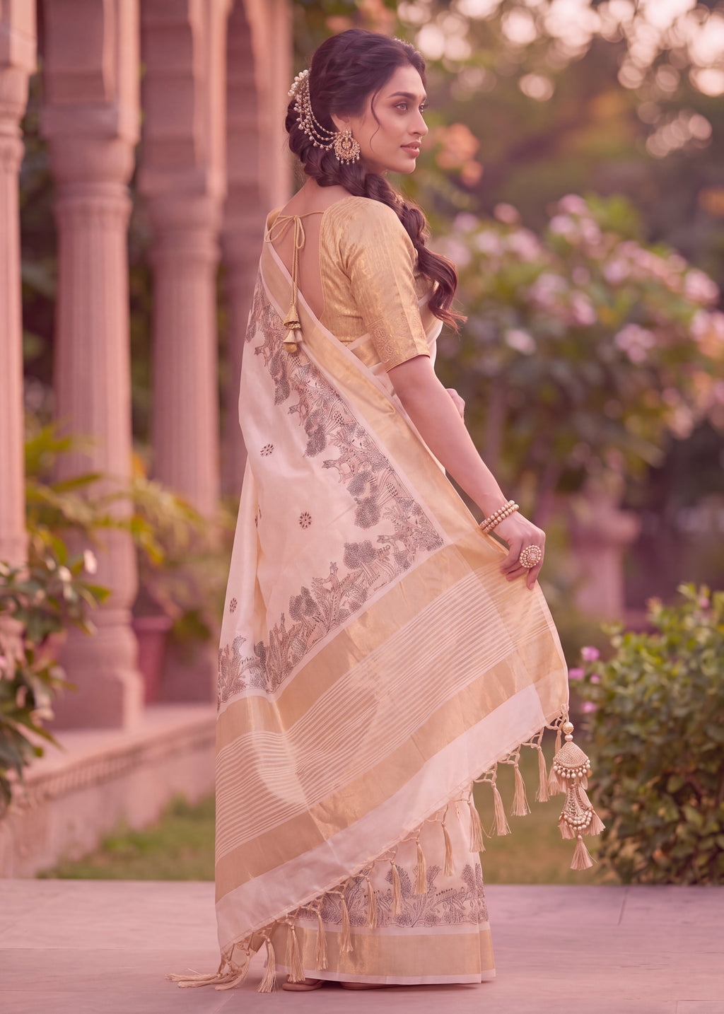 Luxurious Pure Aasami Silk Saree With Intricate Zalar