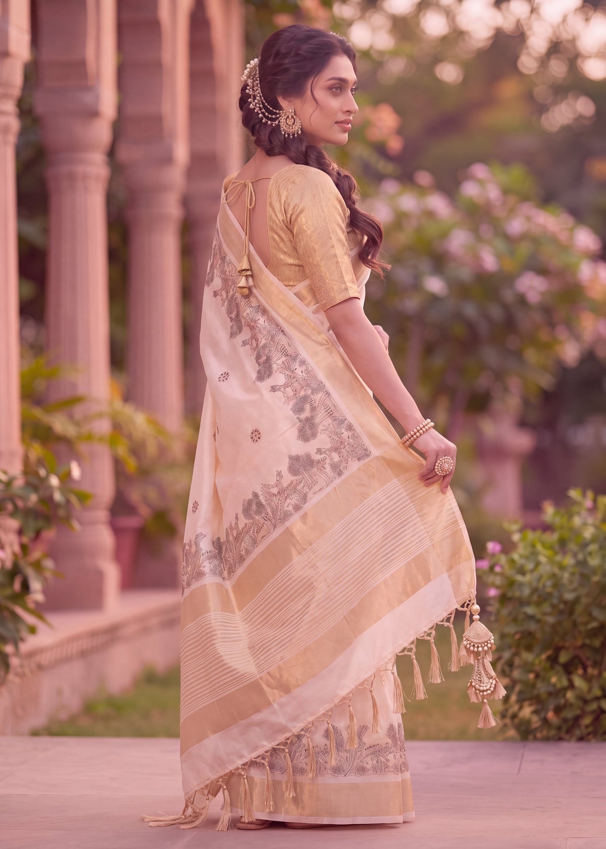 Luxurious Pure Aasami Silk Saree With Intricate Zalar