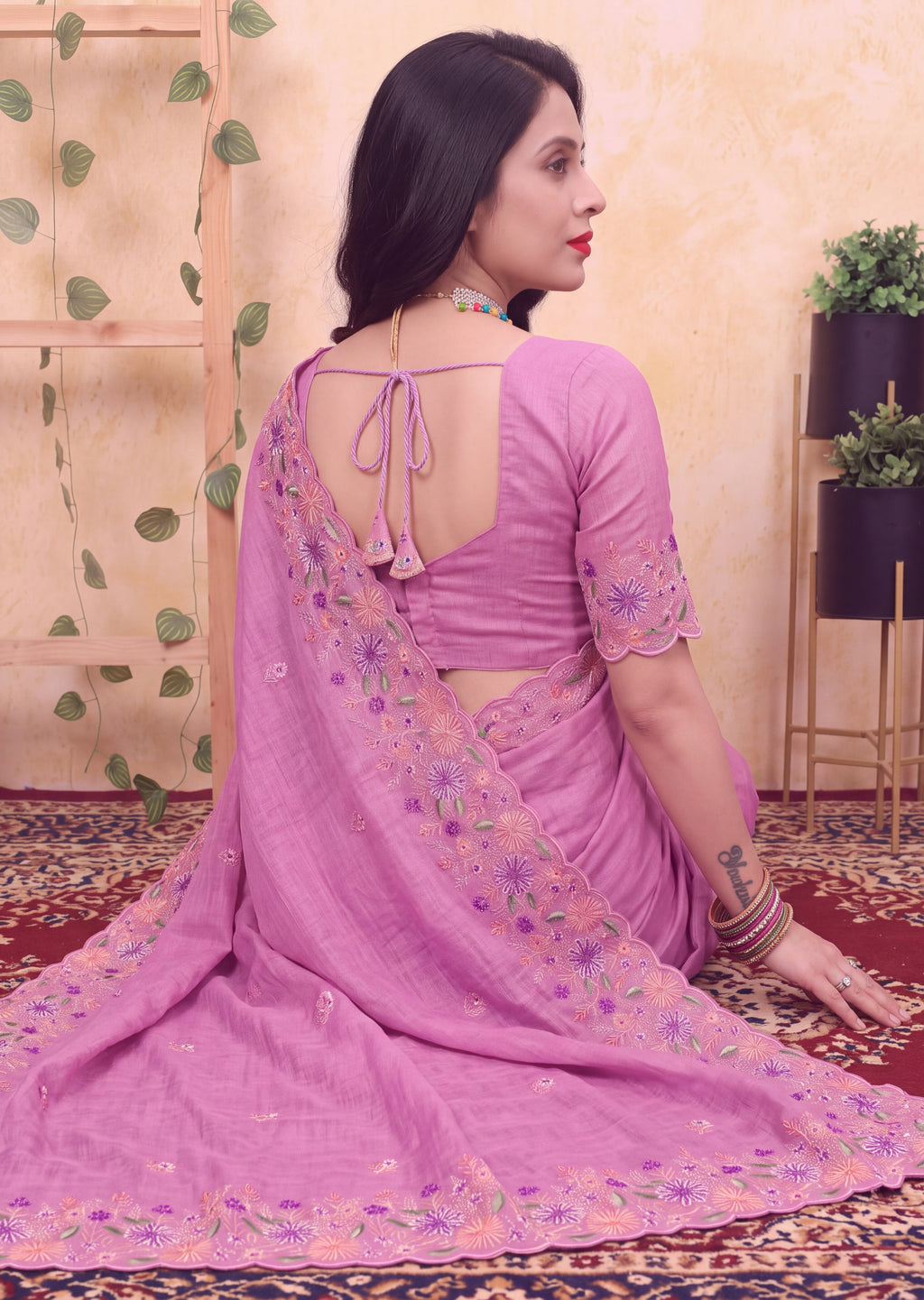Floral Embroidery Two-Tone Crunchy Tissue Saree