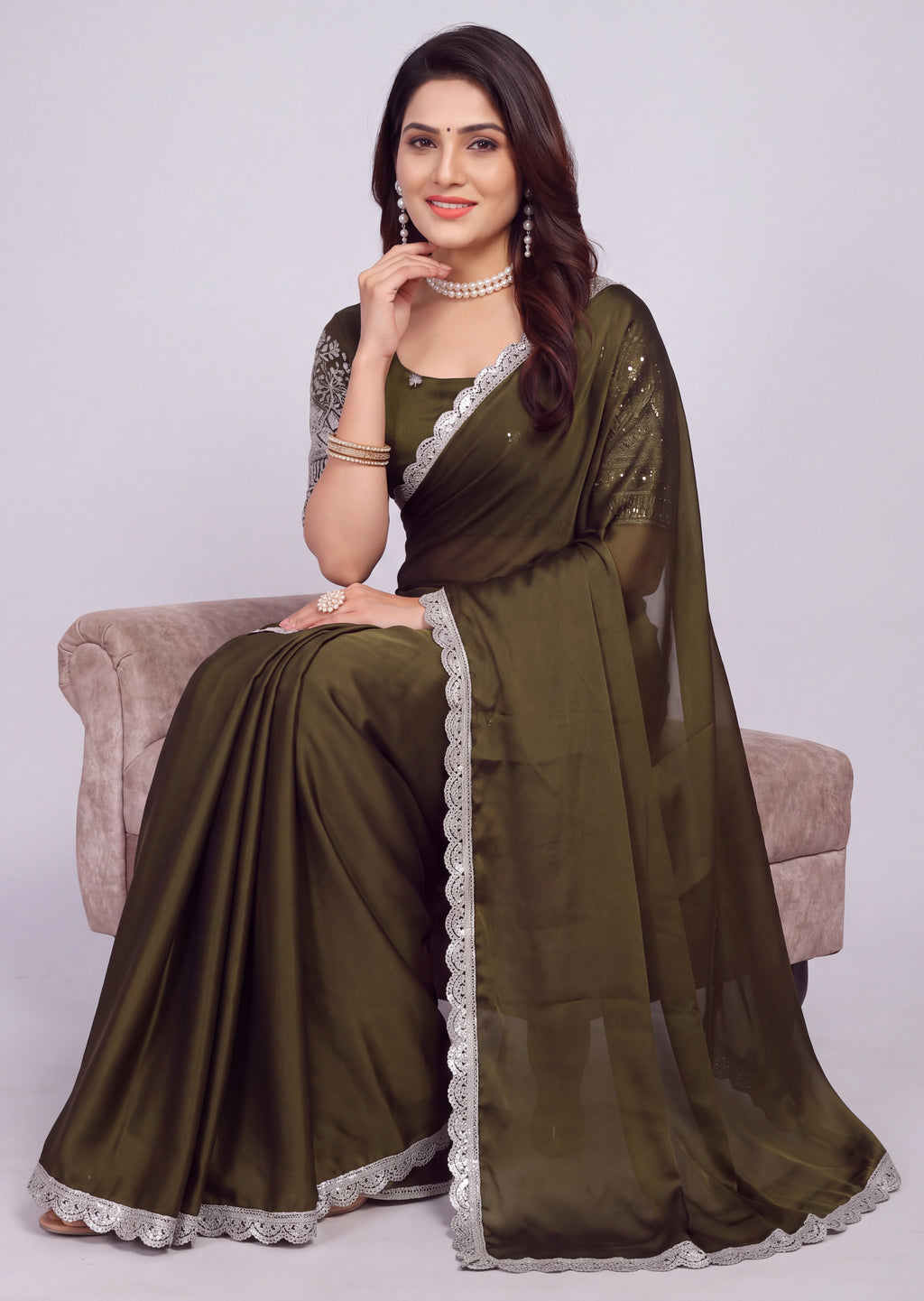 Delicate Embroidery Scalloped Border Rangoli Saree
