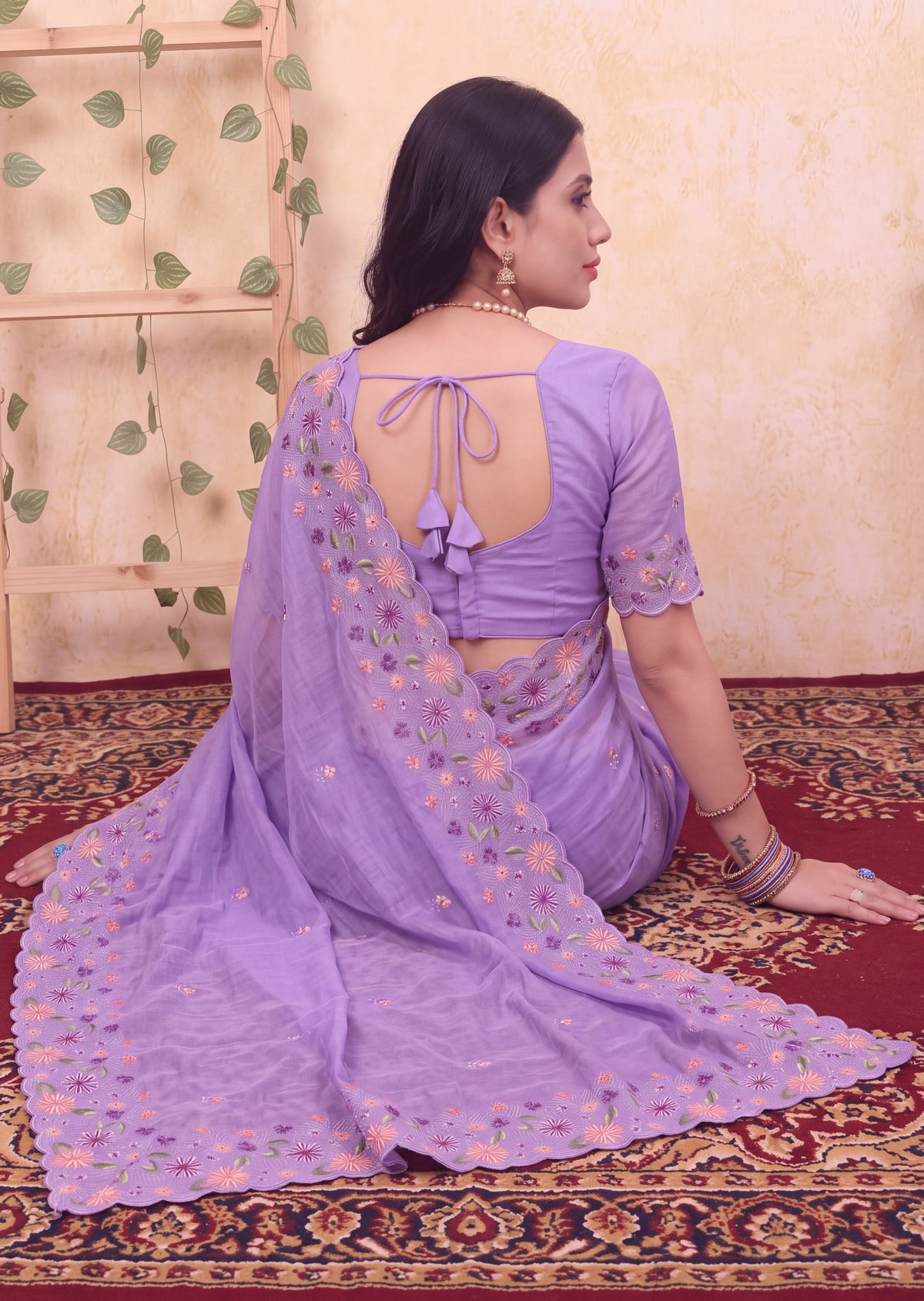 Floral Embroidery Two-Tone Crunchy Tissue Saree