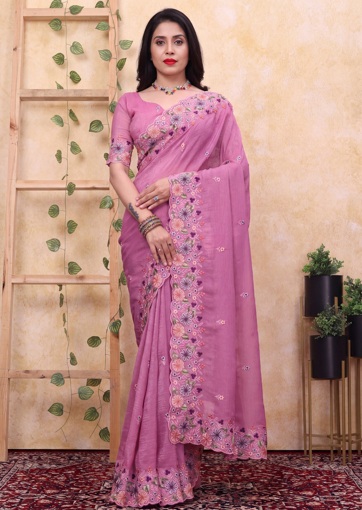 Floral Embroidery Two-Tone Crunchy Tissue Saree
